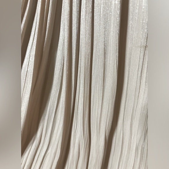 Shimmery flowy skirt - Picture 3 of 3